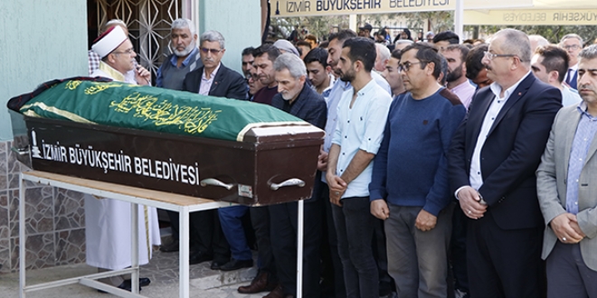 Kazada ölen genç kız son yolculuğa uğurlandı