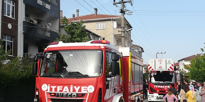 4 katlı binada çıkan yangında 2 kişi hastanelik oldu