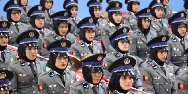 Türkiye'de eğitilen Afgan kadın polisler mezun oldu