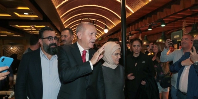 Erdoğan, Florya'da bir cafeyi ziyaret etti