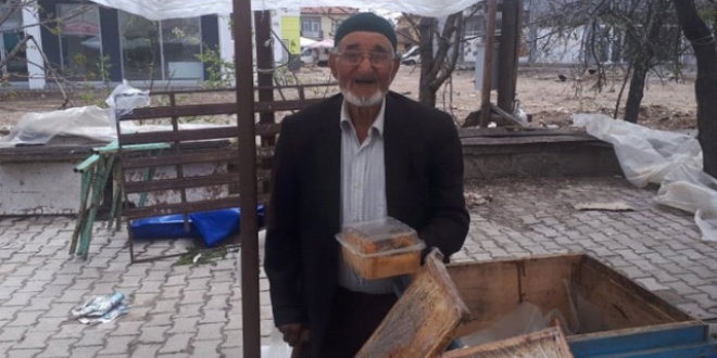75 yıldır üretiyor, 85 yaşında mesleğine devam ediyor