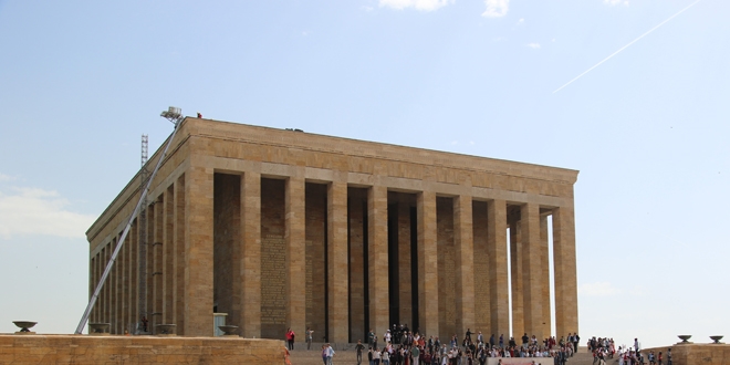 Anıtkabir'in çatı kısmı aslına uygun olarak yenileniyor