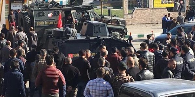 İl Emniyet müdürü kalabalığı bu sözlerle sakinleştirdi