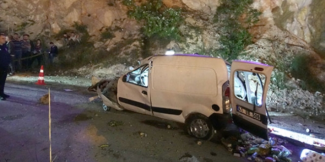 Park halindeki araç şarampole yuvarlandı: 1 ölü, 1 yaralı