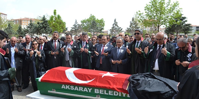 Öldürülen avukat son yolculuğuna uğurlandı