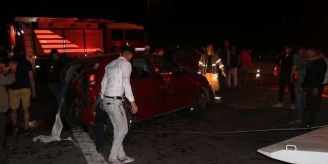 Zincirleme kazada araçtan fırlayıp, viyadükten düştü