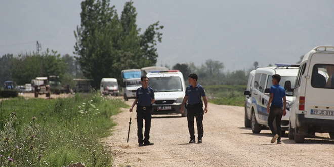 Polis tim kurdu, patates tarlasında nöbet tutuyor