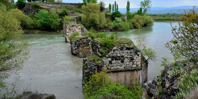 Tarihi köprü restore edilmezse yok olacak