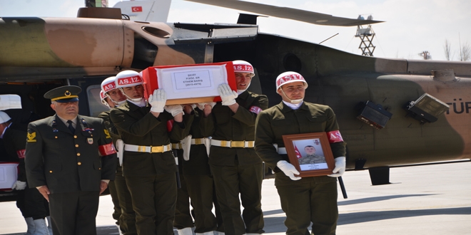 Yüksekova'da şehit askerler için uğurlama töreni