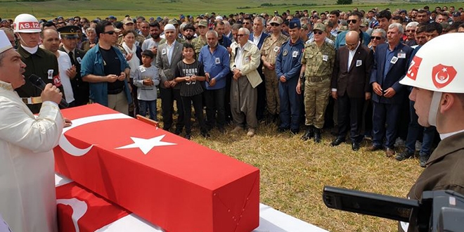 Şehit er Mehmet Erdoğan'ın Adana'da toprağa verildi