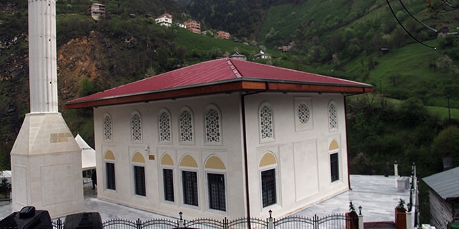 Giresun'da tek örneği bulunan cami ibadete açıldı