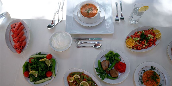 Uzmanlardan 'üç öğün iftar' önerisi