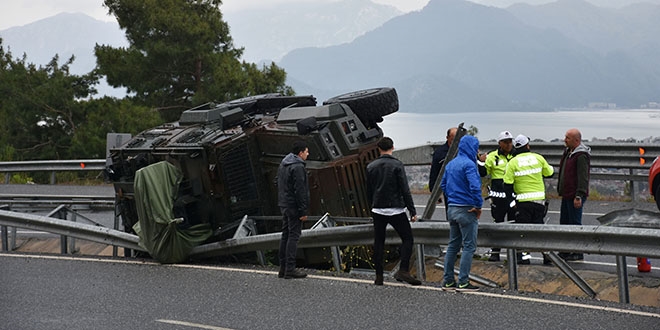 Mula'da zrhl polis arac devrildi: 2 yaral