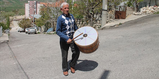 Manisa'nın 52 yıllık davulcusu ramazana hazır