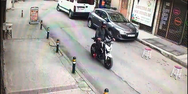 Sıfır motor aldı, plakayı taktıramadan çaldırdı