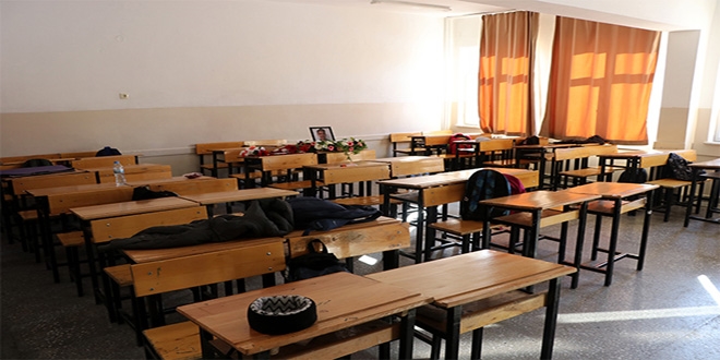 Teröristlerin saldırısında ölen öğrencinin sınıfında hüzünlü dersbaşı