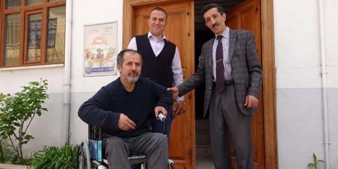 İmam, mavi kapakla 5 tekerlekli sandalye aldı