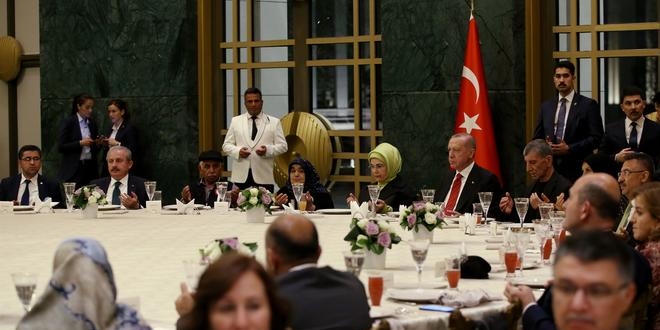 Erdoan ehit aileleriyle iftarda bir araya geldi