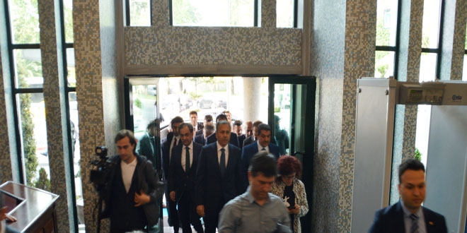 İstanbul Valisi Ali Yerlikaya İBB Başkanlık binasına geldi