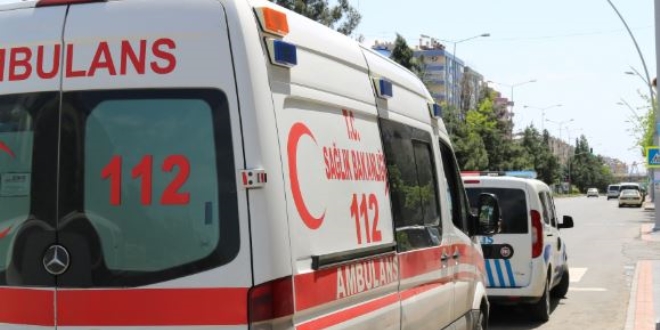Emekli öğretmen evinde ölü bulundu
