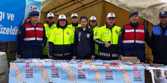 Ankara trafiğini 'minik polisler' denetledi