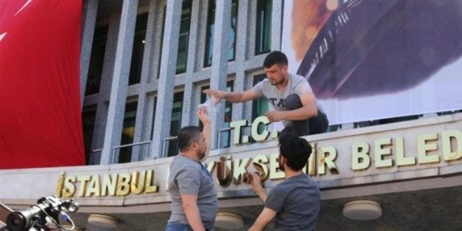 İBB tabelasındaki T.C. ibaresinin kaldırıldığı iddiası