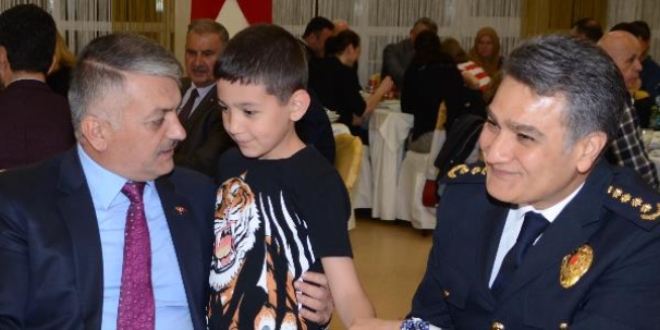 Balıkesir Emniyetinden Şehit ve Gazi Ailelerine iftar yemeği