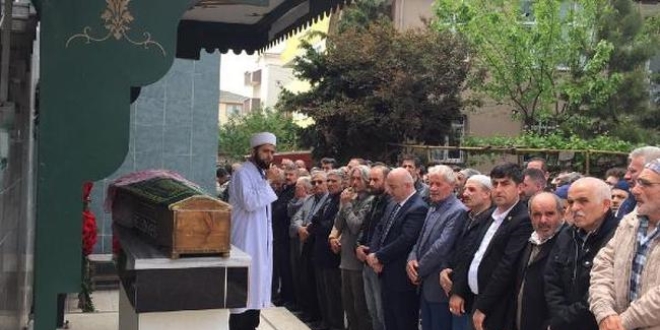 Başörtüsü makineye takılan işçi öldü