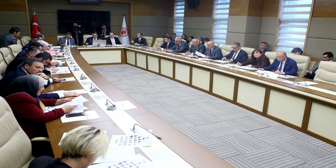 Milli Eğitim Komisyonu'nda davet edilmeyen sanatçı tartışması