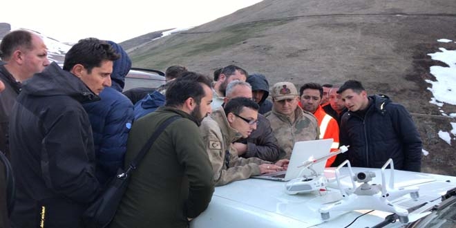 Uçuruma yuvarlanan AA muhabiri bulunamadı