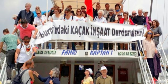 Tatil merkezinde benzin bidonlu çakmaklı iskele eylemi