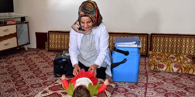 Semra hemşire 9 yıldır 9 köye şifa dağıtıyor
