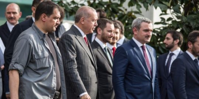 Erdoğan, AK Parti İstanbul İl Başkanlığından ayrıldı