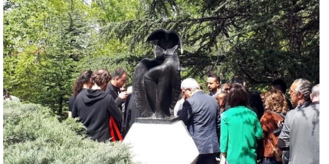 Mansur Yavaş, 'heykel'i törenle yerine koydu