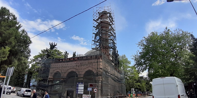 597 yıllık cami ödenek yetersizliğinden çürüyor