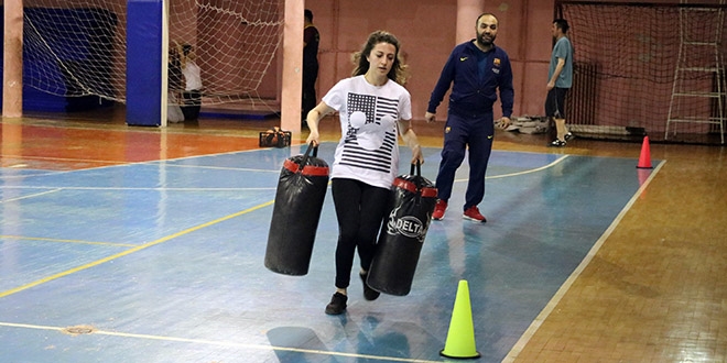 Polis adayları, fiziki yeterlilik parkurunda ter döküyor