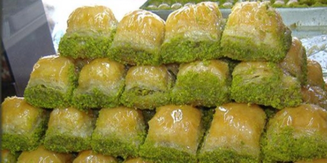 Baklava diye bakın ne yediriyorlar?