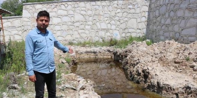 Depremden sonra oluştu! Zehirli su akıyor