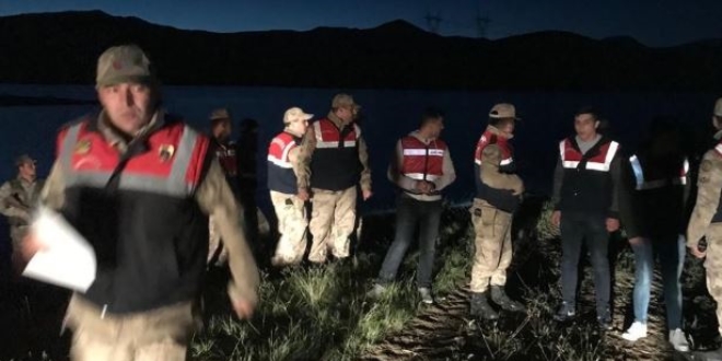 Baraj gölüne traktörle giren 3 çocuk boğuldu