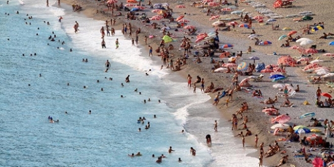 Antalya ve Muğla'da sahiller yabancı turistlere kaldı