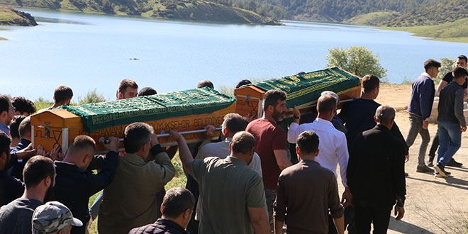 Baraj gölünde boğulan 3 çocuk toprağa verildi