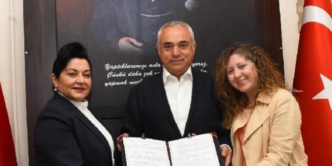 Emekli öğretmenden eğitime destek