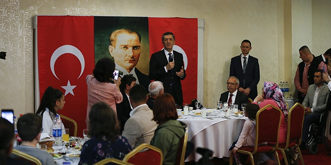 Bakan Selçuk, engelli öğretmenlerle iftarda buluştu