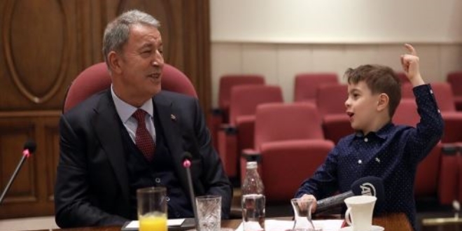 Akar ve komutanlardan şehit aileleri ile iftar