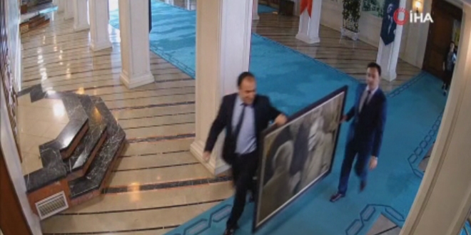 Atatürk tablosunu İmamoğlu'nun ekibi indirmiş