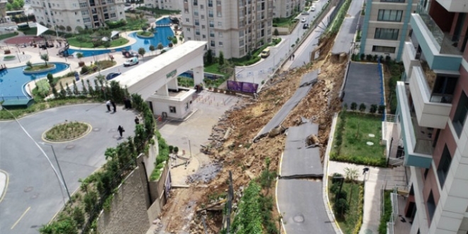 Milyonluk siteye gecekondu duvarı