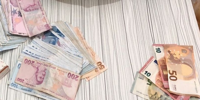 FETÖ üyesinin evinden para listesinin yer aldığı ajanda çıktı