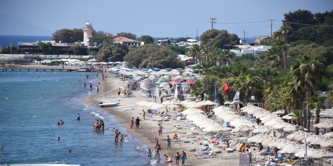 Muğla'da yerli ve yabancı turist denize akın etti!