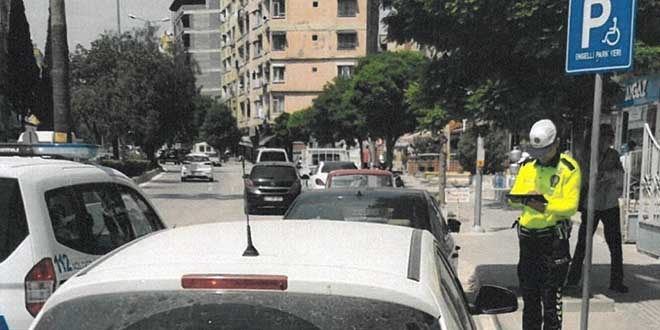 Engelli yerine park eden onlarca araç sahibine ceza!