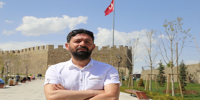 Öğretmenlerin mesajına öğrencilerden Gençlik Marşı ile cevap